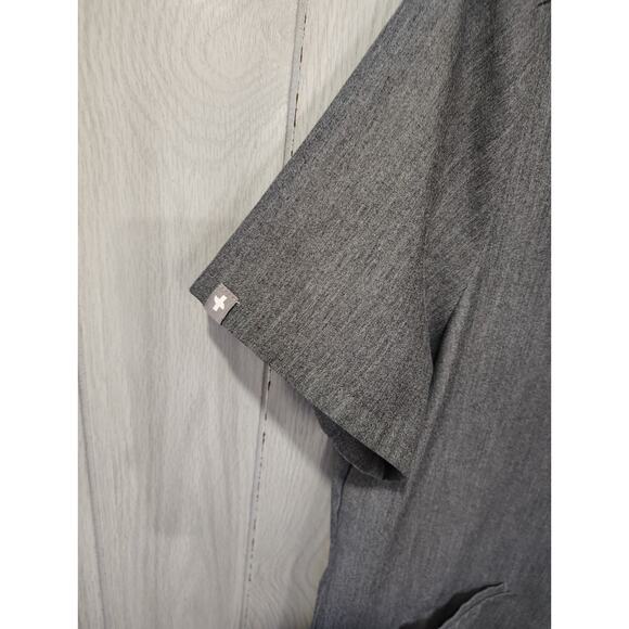 Figs Technical Collection Three-Pocket Scrub Top Graphite Size M 100% Awesome - Picture 2 of 9